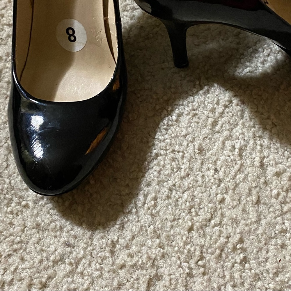 Nine West Size 8 Black pumps.